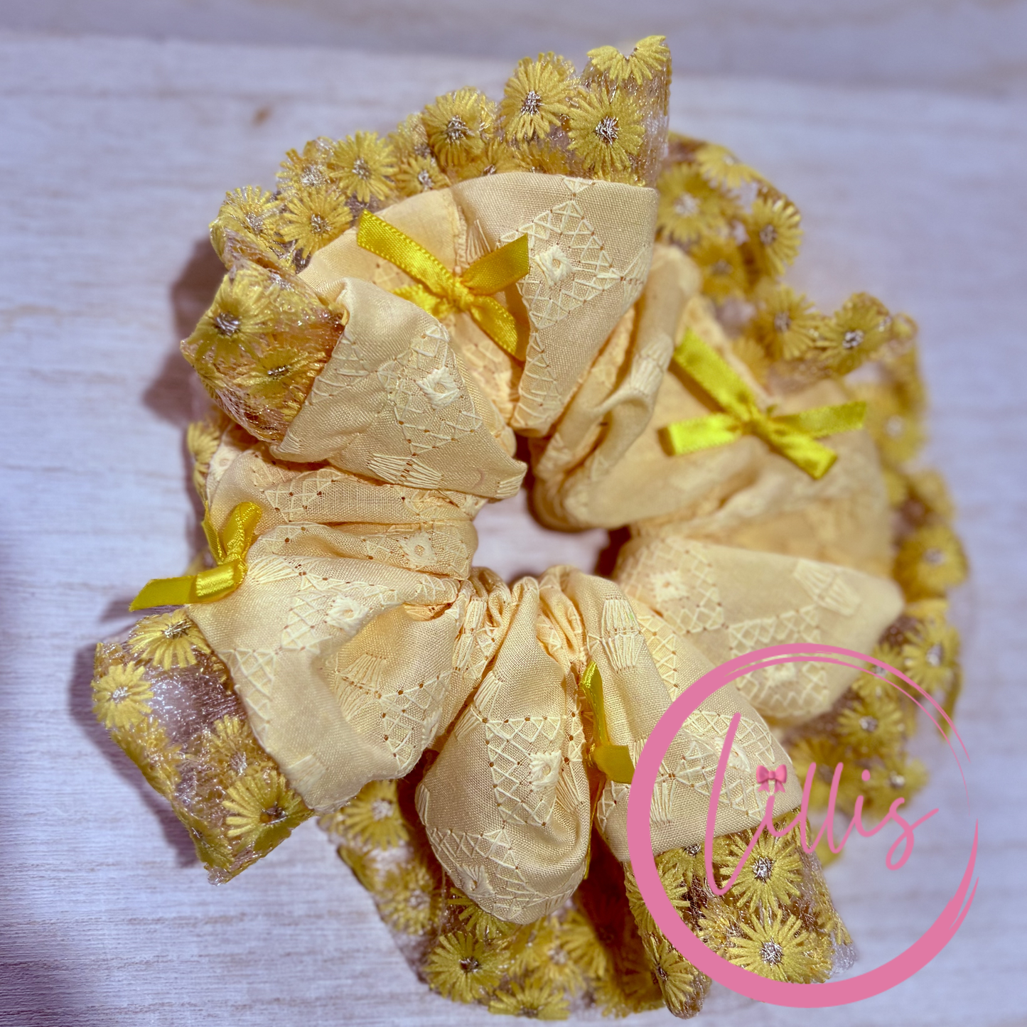 Ruffle scrunchie