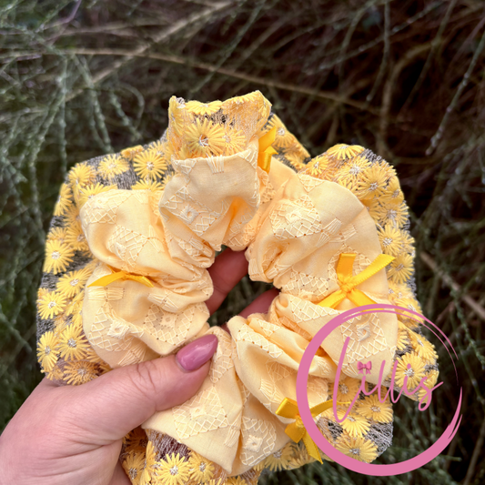 Ruffle scrunchie